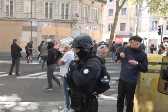 Plus de 9 Français sur 10 souhaitent un durcissement des sanctions contre les casseurs après les violences survenues lors des manifestations du 18 septembre, selon un sondage