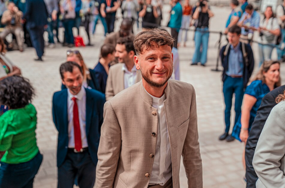 Mort de Quentin Deranque : 81% des Français estiment que le député LFI Raphaël Arnault devrait démissionner, selon un sondage